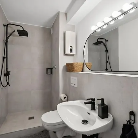 - Parkplatz, Citynah, Lift - Naehe Dus & Dortmund & Koeln & Essen * Wuppertal